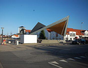 Der Markt in Blokhus mit der Szene in der Mitte